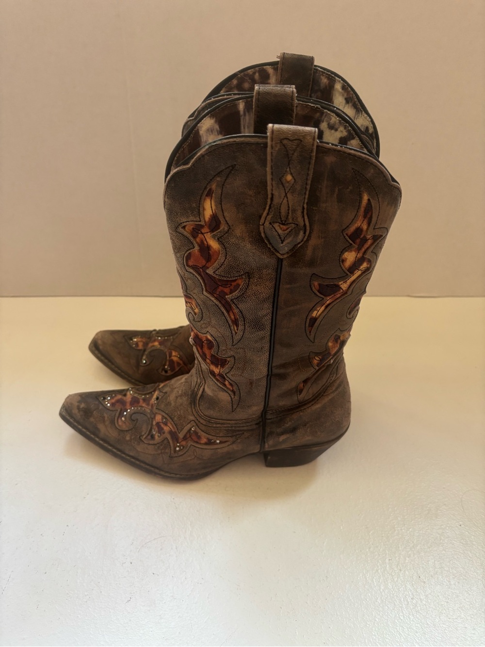 Laredo Women's Aphrika Black and Tan Crackle with Leopard Inlay Snip Toe 8.5M